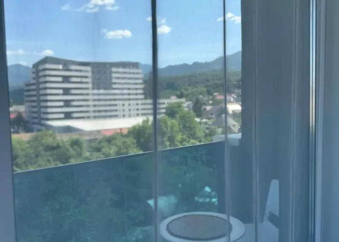 View - Modern Cu Balcon Panoramic Si Lumina Naturala Cu Catre Oras Si Munte * Brasov