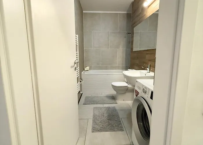 View - Modern Cu Balcon Panoramic Si Lumina Naturala Cu Catre Oras Si Munte Apartment *