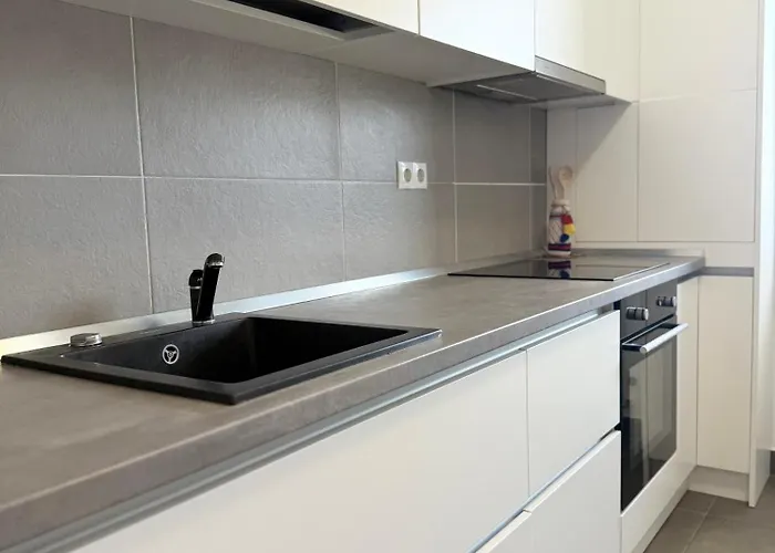 Apartment View - Modern Cu Balcon Panoramic Si Lumina Naturala Cu Catre Oras Si Munte