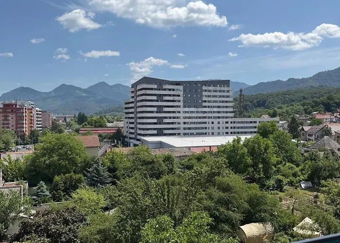 View - Modern Cu Balcon Panoramic Si Lumina Naturala Cu Catre Oras Si Munte